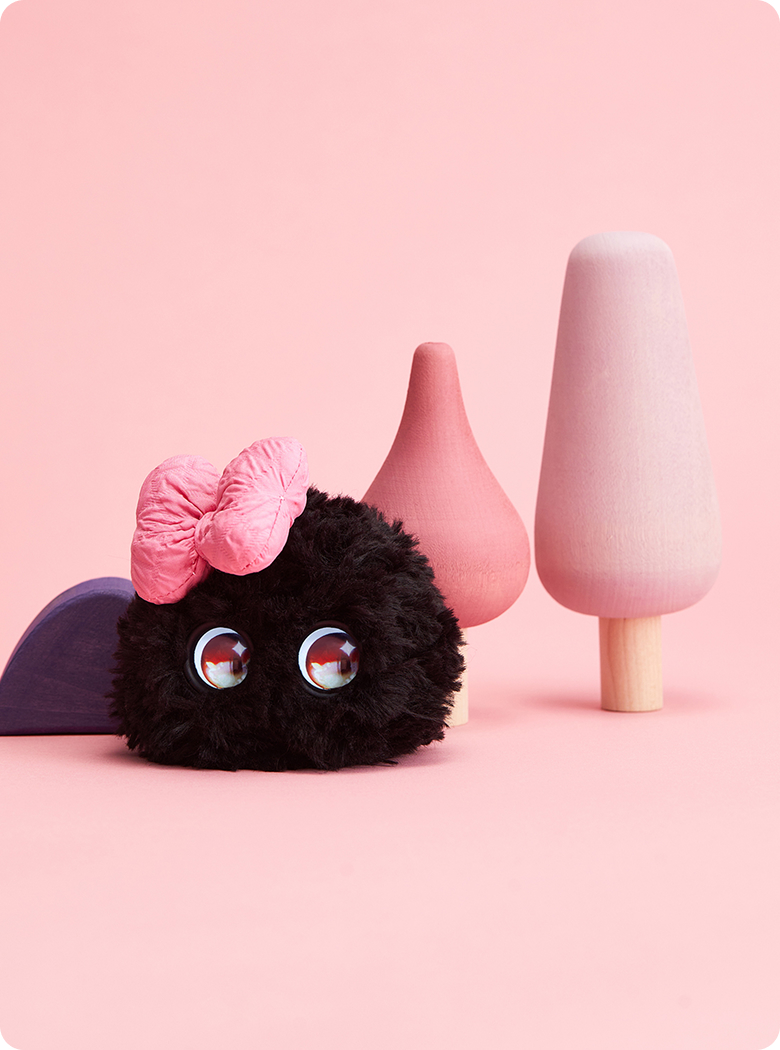 Robopoet 黑色毛绒产品